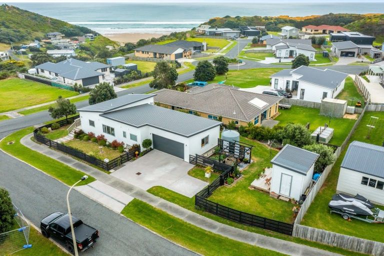 Photo of property in 1 Snapper Street, Baylys Beach, Dargaville, 0377