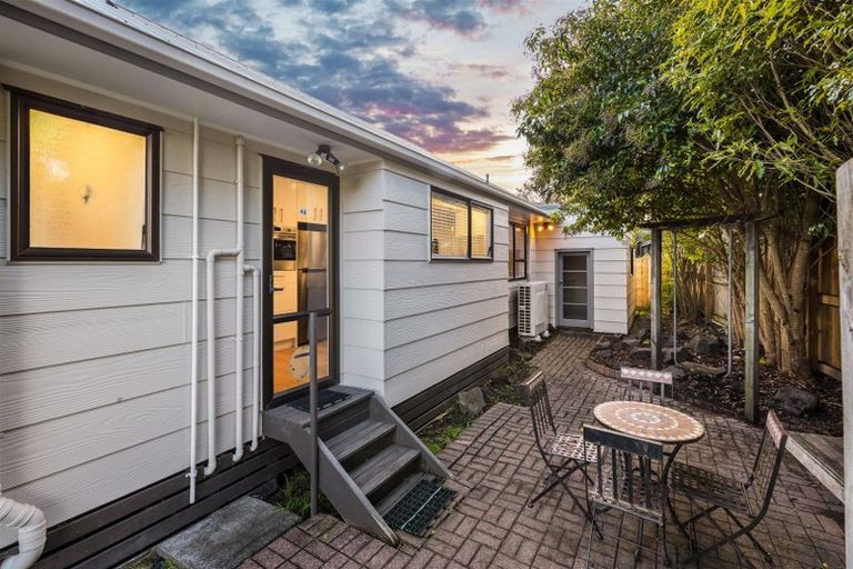 Photo of property in 19 Alma Street, Te Atatu South, Auckland, 0610