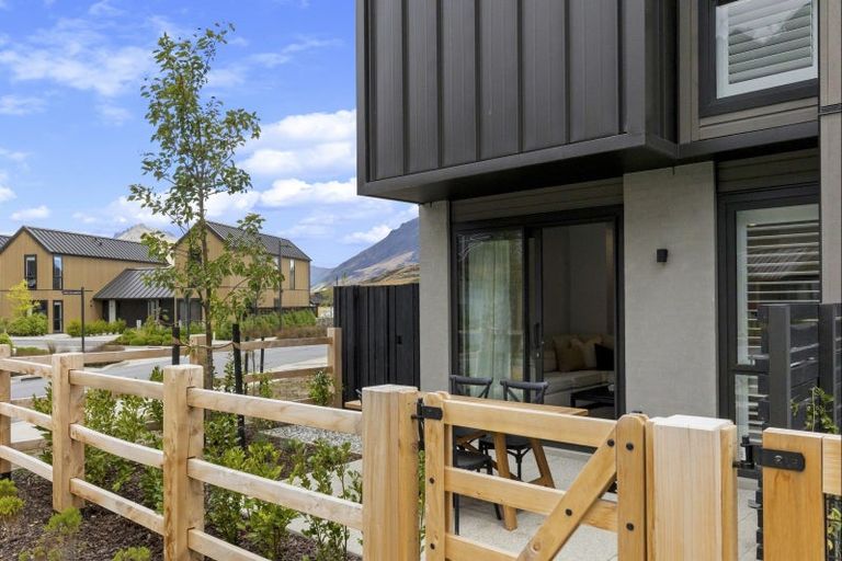 Photo of property in 2 Mcgibbon Lane, Jacks Point, 9371