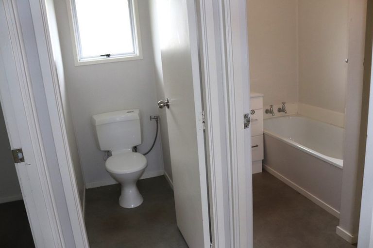 Photo of property in 2/199 Henderson Valley Road, Henderson, Auckland, 0612