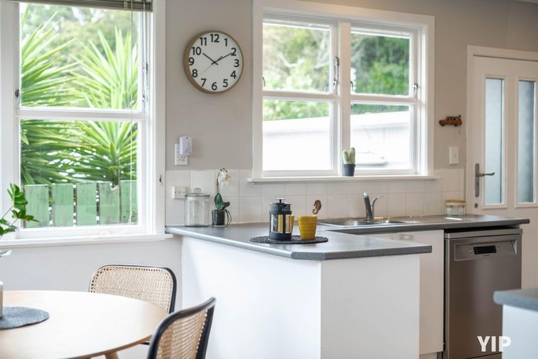 Photo of property in 58 Catherine Crescent, Paparangi, Wellington, 6037