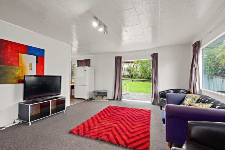 Photo of property in 7 Landsdale Place, Massey, Auckland, 0614