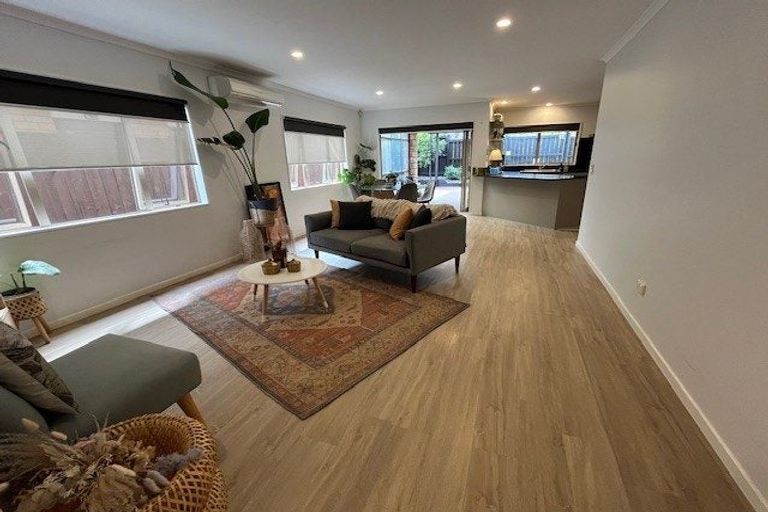 Photo of property in 26 Heidi Crescent, Flat Bush, Auckland, 2016