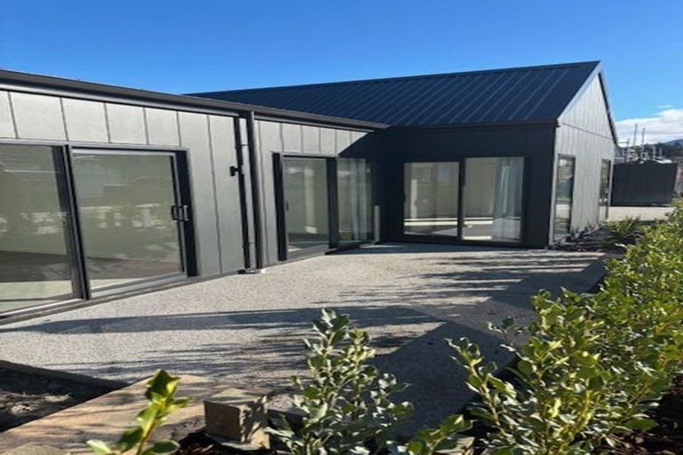 Photo of property in 1 Reedland Street, Jacks Point, 9371