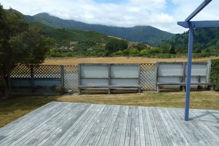 Photo of property in 1 Huia Street, Waikawa, Picton, 7220