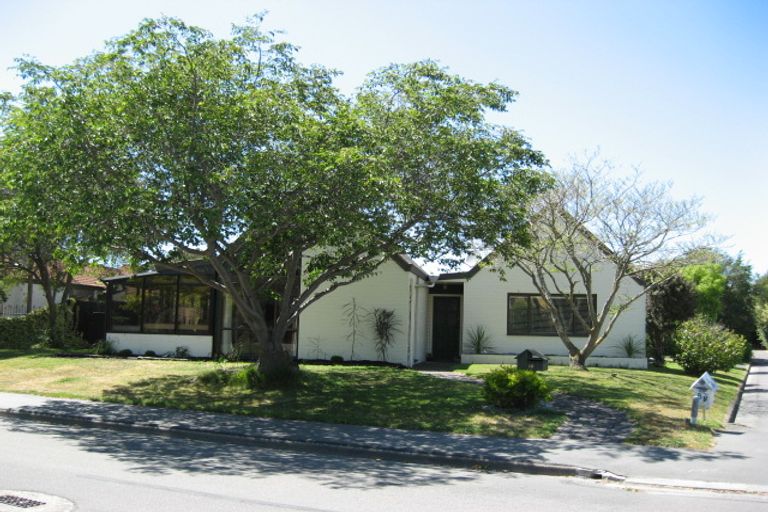 Photo of property in 10 Kingham Place, Avonhead, Christchurch, 8042