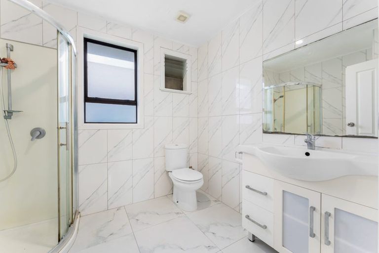 Photo of property in 128 Cobham Crescent, Kelston, Auckland, 0602