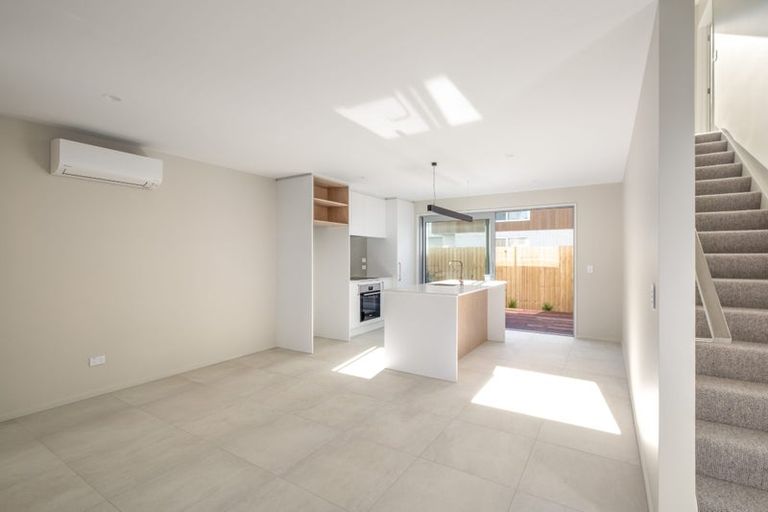 Photo of property in 2/50 Marine Parade, North New Brighton, Christchurch, 8083