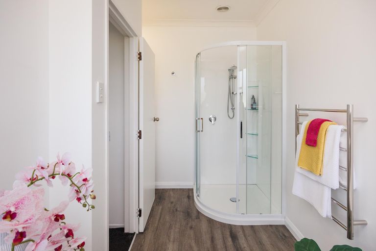 Photo of property in 36 Winston Avenue, Hokowhitu, Palmerston North, 4410