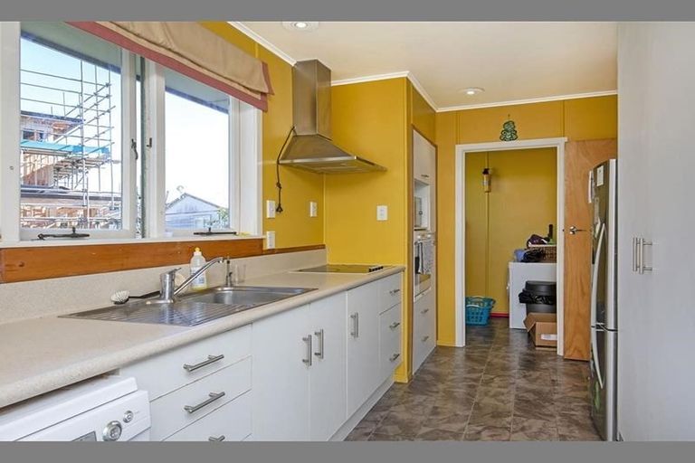 Photo of property in 85 Gloria Avenue, Te Atatu Peninsula, Auckland, 0610