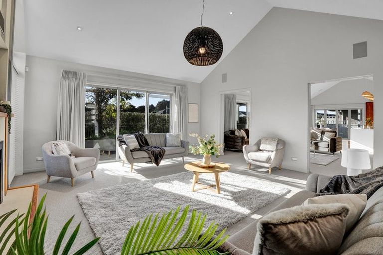 Photo of property in 1 Gleneagles Way, Waiwhakaiho, New Plymouth, 4312