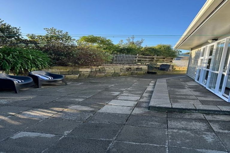 Photo of property in 9 Omega Street, Newlands, Wellington, 6037