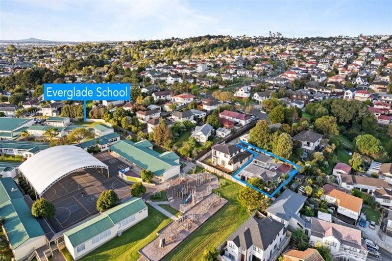 Photo of property in 15a Correa Court, Goodwood Heights, Auckland, 2105
