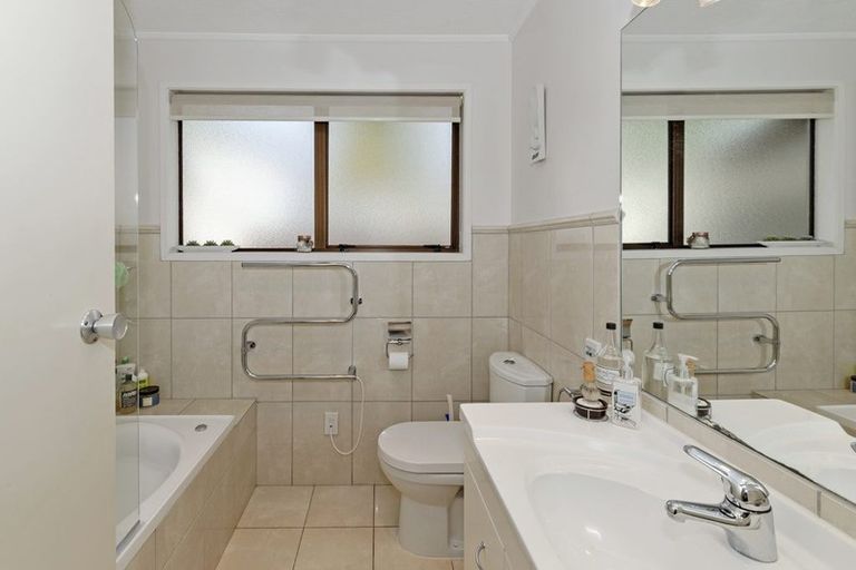 Photo of property in 11 Panzic Place, Glen Eden, Auckland, 0602