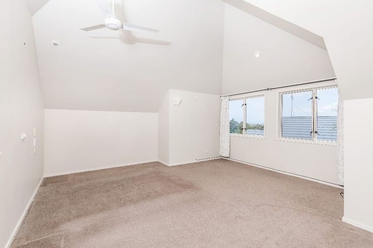 Photo of property in 17 Highwood Grove, Torbay, Auckland, 0630