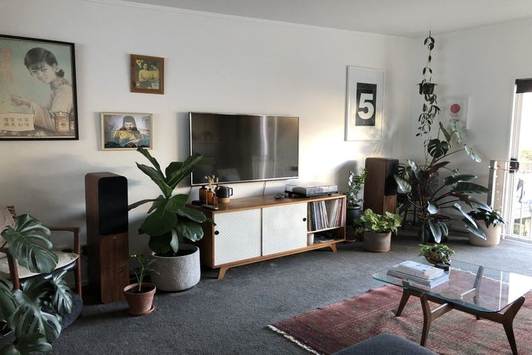 Photo of property in 2/3 Kelvin Grove, Te Aro, Wellington, 6011