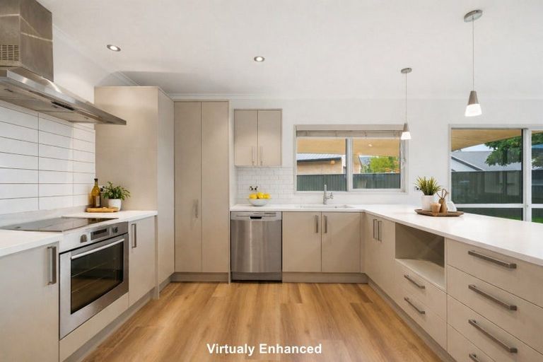 Photo of property in 6 Crabbe Place, Cromwell, 9310