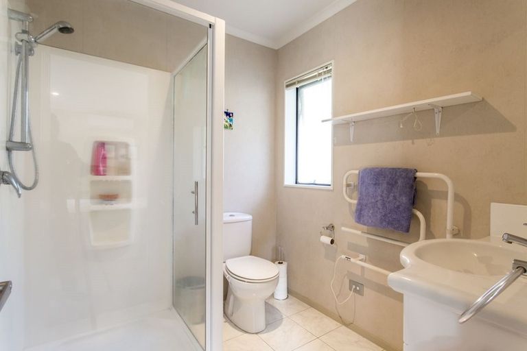 Photo of property in 20 Te Kauri Place, Helensville, 0800