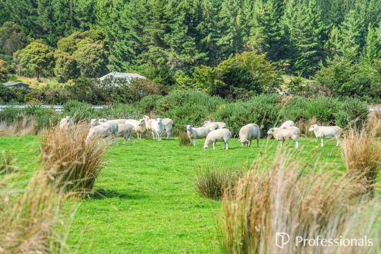 Photo of property in 120 Upper Fitzherbert Road, Wainuiomata, 5373