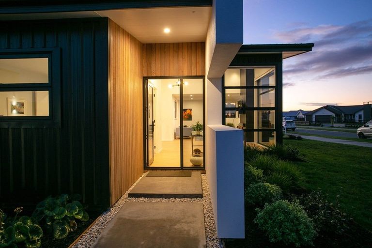 Photo of property in 17 Mike Smith Drive, Cambridge, 3434