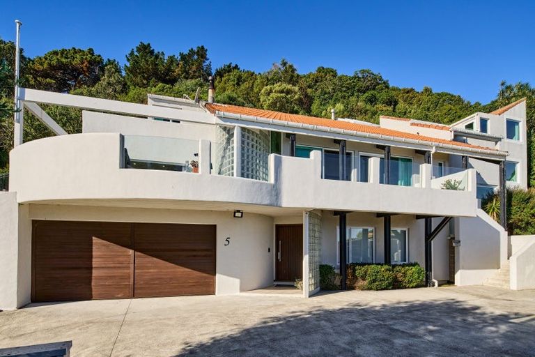Photo of property in 5 Rangiuru Road, Mahina Bay, Lower Hutt, 5013