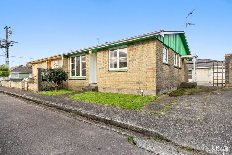 Photo of property in 2/49 Garden Road, Avalon, Lower Hutt, 5011