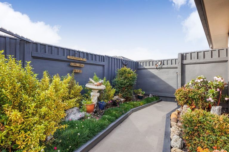 Photo of property in 12 Lorenzo Place, Kelvin Grove, Palmerston North, 4414