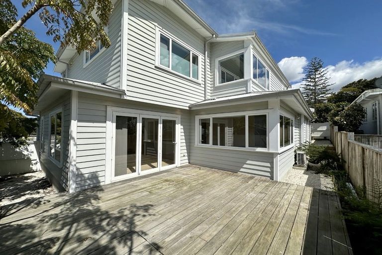 Photo of property in 26b Stottholm Road, Titirangi, Auckland, 0604