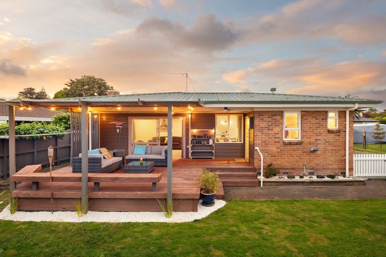 Photo of property in 32 Sandwich Road, St Andrews, Hamilton, 3200