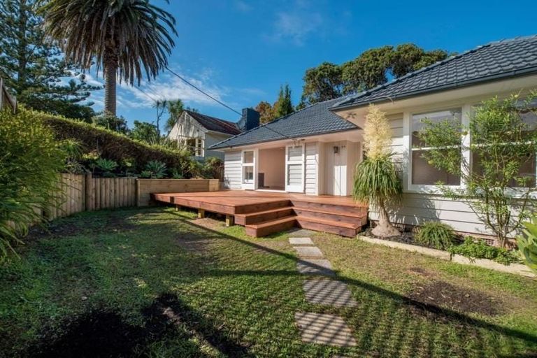 Photo of property in 59 Hanlon Crescent, Narrow Neck, Auckland, 0624