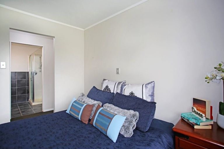 Photo of property in 30 Riverside Drive, Waiuku, 2123
