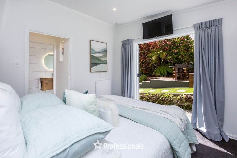 Photo of property in 6 Fendalton Crescent, Pinehaven, Upper Hutt, 5019