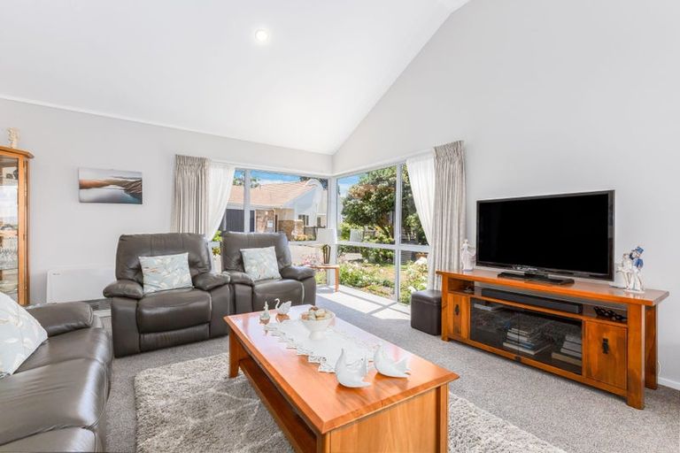 Photo of property in 3 Lakeside Villas, Whitby, Porirua, 5024