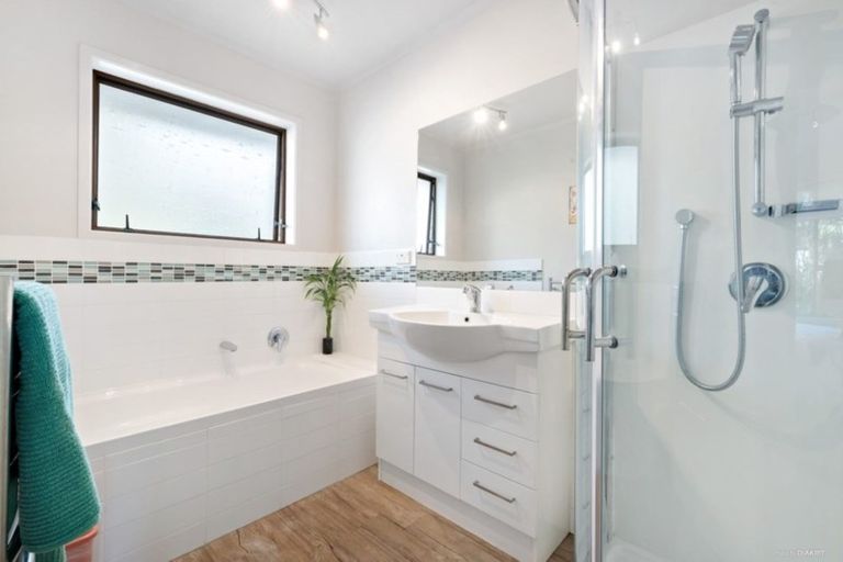 Photo of property in 2/56 Glenvar Road, Torbay, Auckland, 0630