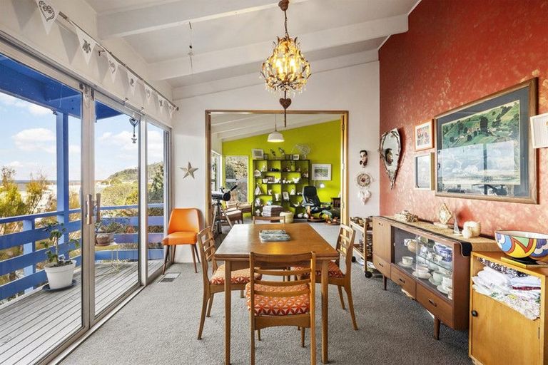 Photo of property in 140a Queens Drive, Lyall Bay, Wellington, 6022