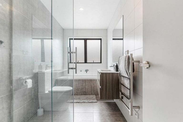 Photo of property in 9 Kearns Drive, Hobsonville, Auckland, 0616