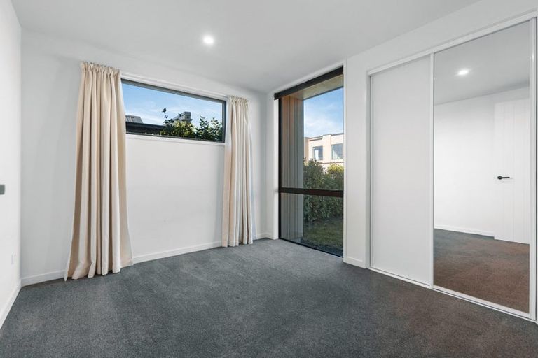 Photo of property in 15 Mount Creighton Crescent, Wanaka, 9305