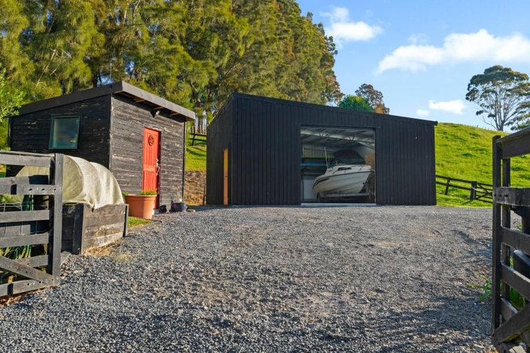 Photo of property in 243 Clevedon Kawakawa Road, Clevedon, Papakura, 2585