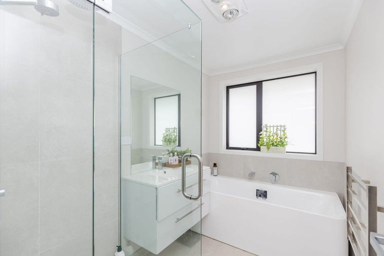 Photo of property in 24 Te Tiireke Drive, Glenview, Hamilton, 3206