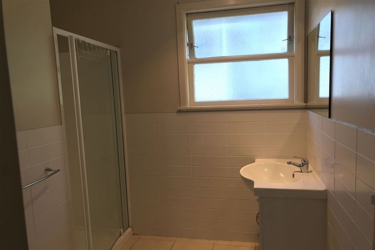 Photo of property in 10 Havelle Avenue, Titirangi, Auckland, 0604