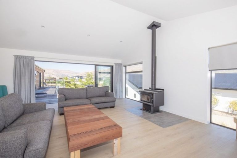 Photo of property in 34 Minaret Ridge, Wanaka, 9305