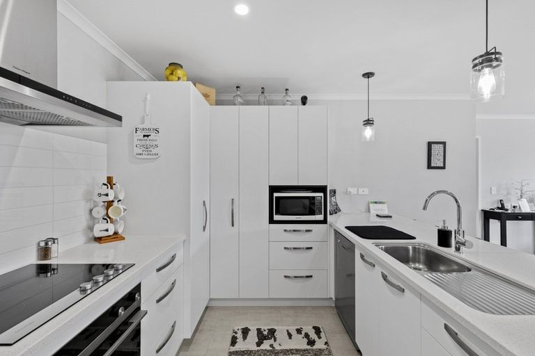 Photo of property in 11 Orchard Terrace, Riverhead, 0820