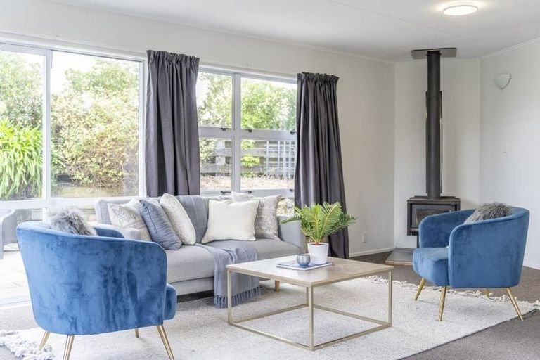 Photo of property in 9 Omega Street, Newlands, Wellington, 6037