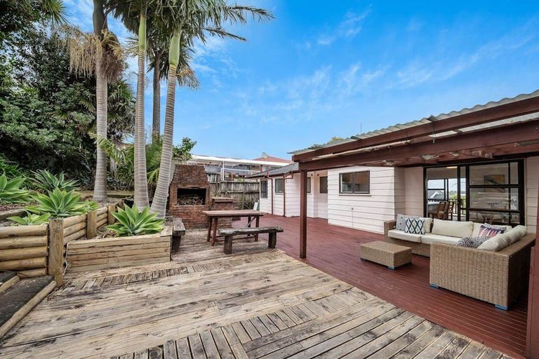 Photo of property in 10 Marco Place, Highland Park, Auckland, 2010