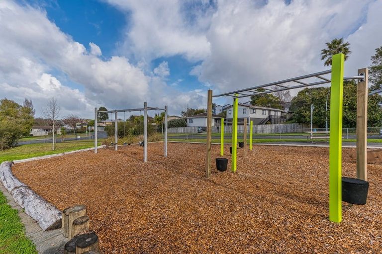 Photo of property in 2/26 Midgley Road, West Harbour, Auckland, 0618