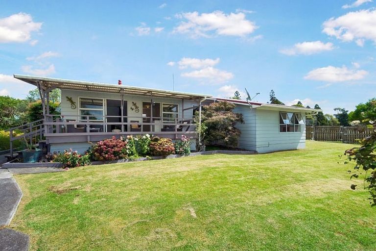 Photo of property in 2 Tapu Road, Huapai, Kumeu, 0810