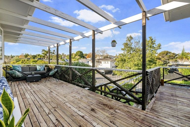 Photo of property in 2 Seine Road, Forrest Hill, Auckland, 0620