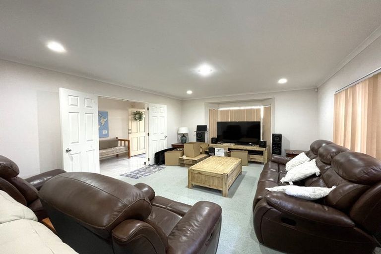 Photo of property in 7 Mullagh Place, East Tamaki Heights, Auckland, 2016