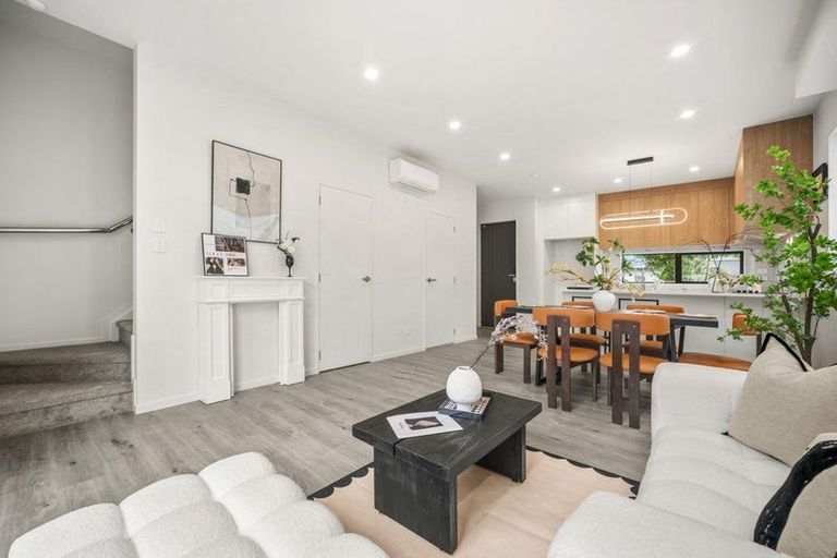 Photo of property in 21a Hillcrest Avenue, Hillcrest, Auckland, 0627