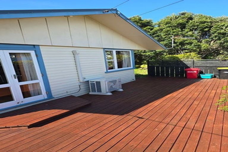 Photo of property in 9 Catherine Crescent, Paparangi, Wellington, 6037